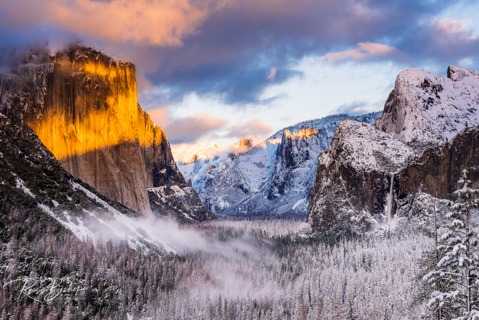 Winter sunset over Yosemite Valley from Tunnel View, Yosemite National Park, California USA